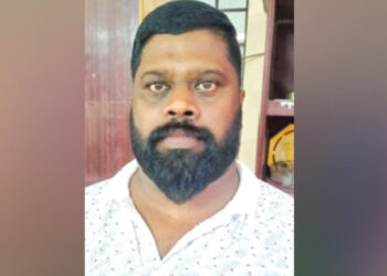 വ​ധ​ശ്ര​മ​ക്കേ​സ് പ്ര​തി​യെ വീ​ട്ടി​ൽ ക​യ​റി വെ​ട്ടി​ക്കൊ​ന്നു; പി​ന്നി​ൽ ഗു​ണ്ടാ കു​ടി​പ്പ​ക; ആ​ക്ര​മ​ണം സ്ഫോ​ട​ക​വ​സ്തു എ​റി​ഞ്ഞ​ശേ​ഷം; ഓ​ച്ചി​റ​യി​ൽ യു​വാ​വി​നെ വെ​ട്ടി​ക്കൊ​ല്ലാ​ൻ ശ്ര​മം