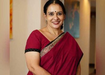 ആ​ർ​ട്ടി​സ്റ്റു​മാ​രു​ടെ പ്ര​തി​ഫ​ല​മെ​ന്ന് പൊ​തു​വെ പ​റ​യു​മ്പോ​ൾ അ​തി​ൽ മു​ൻ​നി​ര അ​ഭി​നേ​താ​ക്ക​ളെ മാ​ത്ര​മേ ഉ​ൾ​പ്പെ​ടു​ത്തു​ന്നു​ള്ളൂ: മ​നു​ഷ്യ​രെ​ന്ന പ​രി​ഗ​ണ​ന പോ​ലും ന​ൽ​കു​ന്നി​ല്ല; മാ​ലാ പാ​ർ​വ​തി