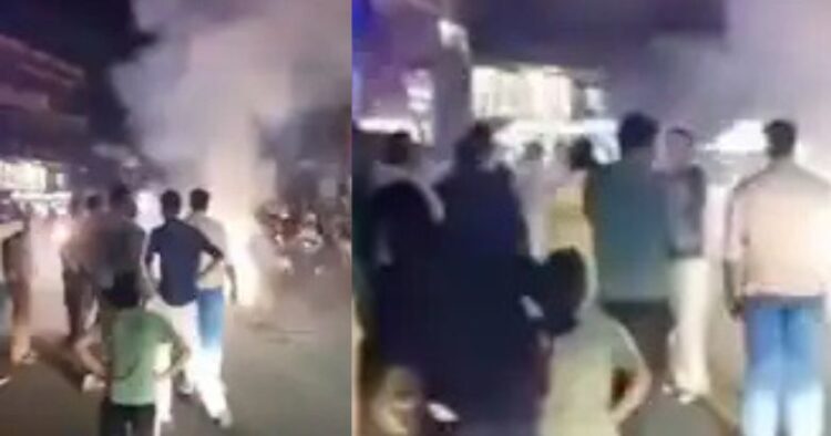 ഗതാഗതം തടസ്സപ്പെടുത്തി, പൊതുസ്ഥലത്ത് വെച്ച് പടക്കം പൊട്ടിച്ച് യുവാക്കൾ, കേസ്