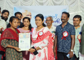 കാ​ൻ​സ​ർ ബാ​ധി​ച്ച് രോ​ഗ​ത്തോ​ട് പൊ​രു​തു​ന്ന റോ​ബ​ന്‍റെ വീ​ടി​ന്‍റെ ആ​ധാ​രം വീ​ണ്ടെ​ടു​ത്തു ന​ൽ​കി നി​ല​പാ​ട് ക​ലാ സാം​സ്കാ​രി​ക​വേ​ദി