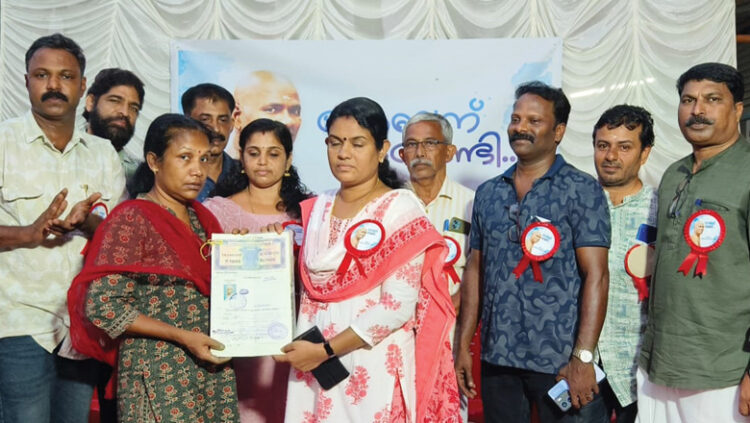 കാൻസർ ബാധിച്ച് രോഗത്തോട് പൊരുതുന്ന റോബന്റെ വീടിന്റെ ആധാരം വീണ്ടെടുത്തു നൽകി നിലപാട് കലാ സാംസ്കാരികവേദി