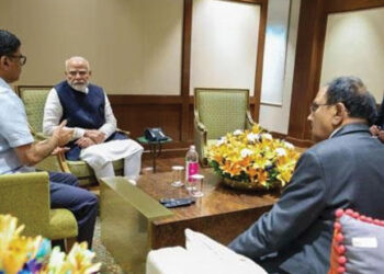 സൗ​ദി സ​ന്ദ​ർ​ശ​നം വെ​ട്ടി​ച്ചു​രു​ക്കി പ്ര​ധാ​ന​മ​ന്ത്രി തി​രി​ച്ചെ​ത്തി; അ​ടി​യ​ന്ത​ര​യോ​ഗം ചേ​രു​ന്നു; രാ​ജ്യ​ത്തി​ന്‍റെ നീ​ക്ക​ങ്ങ​ൾ​ക്ക് പി​ന്തു​ണ അ​റി​യി​ച്ച് രാ​ഹു​ൽ ഗാ​ന്ധി