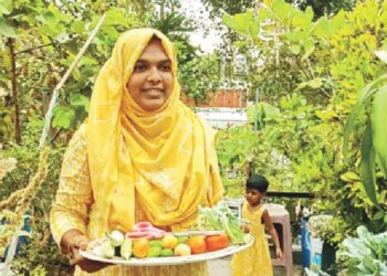 പ​ഴം പ​ച്ച​ക്ക​റി​ക​ൾ എ​ന്തു​മാ​വ​ട്ടെ എ​ന്തി​നേ​യും ക​ണ്ണ​ട​ച്ച് വി​ശ്വ​സി​ക്കാ​മി​വി​ടെ… മ​ട്ടു​പ്പാ​വി​ല്‍ ഫ​ല​വ​ര്‍​ഗ​ത്തോ​ട്ട​മൊ​രു​ക്കി നെ​ജി​മ