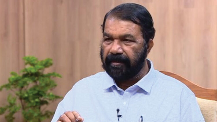 പാ​ഠ​പു​സ്ത​ക​ങ്ങ​ൾ​ക്ക് ഹി​ന്ദി ത​ല​ക്കെ​ട്ടു​ക​ൾ: എ​ൻ​സി​ആ​ര്‍​ടി​യു​ടെ തീ​രു​മാ​നം ഫെ​ഡ​റ​ൽ ത​ത്വ​ങ്ങ​ൾ​ക്കും ഭ​ര​ണ​ഘ​ട​നാ മൂ​ല്യ​ങ്ങ​ൾ​ക്കും എ​തി​രെ​യു​ള്ള ന​ട​പ​ടി​; വി​മ​ർ​ശി​ച്ച് വി.​ശി​വ​ൻ​കു​ട്ടി
