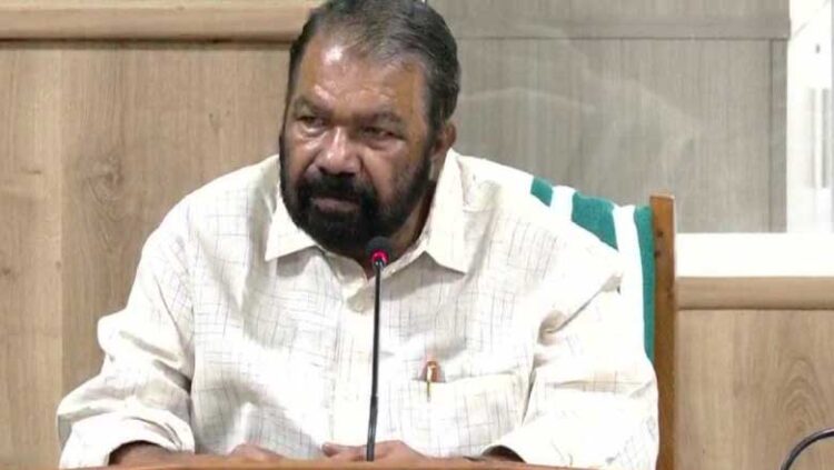 സുരേഷ് ഗോപി കുടയും റെയിൻ കോട്ടും കൊടുത്തത് കൊണ്ട് ആശാവർക്കർമാർക്ക് ആനുകൂല്യങ്ങൾ ലഭിക്കില്ല; മുറിച്ച തലമുടി കേന്ദ്രസർക്കാരിനു കൊടുത്തയയ്ക്കണമെന്ന് മന്ത്രി വി. ശിവൻകുട്ടി