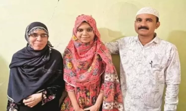 മഹാരാഷ്ട്ര സംസ്ഥാനത്തെ ആദ്യത്തെ മുസ്‍ലിം വനിതാ ഐ.എ.എസ് ഓഫിസറായി അദീബ