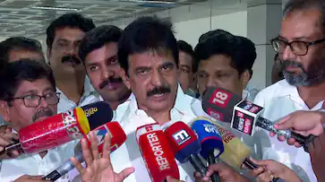 പിവി അൻവറിനെ മാറ്റിനിര്‍ത്തണമെന്ന വികാരം യുഡിഎഫിൽ ആര്‍ക്കുമില്ലെന്നും പ്രശ്നങ്ങളുമായി ബന്ധപ്പെട്ട് സംസ്ഥാന നേതൃത്വവുമായി സംസാരിക്കുമെന്നും എഐസിസി ജനറൽ സെക്രട്ടറി കെസി വേണുഗോപാൽ
