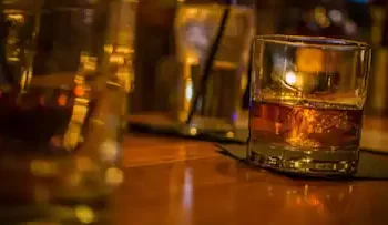 അൻപതിനായിരം രൂപയ്ക്ക് ബെറ്റ് വച്ച് രണ്ടു കുപ്പി മദ്യം ഒന്നിച്ച് അകത്താക്കിയ വീഡിയോ ഇൻഫ്ലുവൻസർക്ക് ദാരുണാന്ത്യം