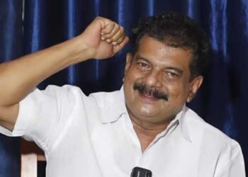 വി.​ഡി. സ​തീ​ശ​നെ​തി​രേ അ​ന്‍​വ​ര്‍;എന്നെ ക​ത്രി​ക​പൂ​ട്ടി​ട്ടു പൂ​ട്ടു​ന്നു​; കാ​ലു​പി​ടി​ക്കാ​ന്‍ ശ്ര​മി​ക്കു​മ്പോ​ള്‍ മു​ഖ​ത്ത് ച​വി​ട്ടു​ന്നു​