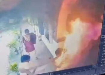 അധ്യാപകനെതിരായ ലൈംഗികാതിക്രമ പരാതി അവഗണിച്ചു; സ്വയം തീകൊളുത്തി ചികിത്സയിലായിരുന്ന വിദ്യാര്ത്ഥി മരിച്ചു