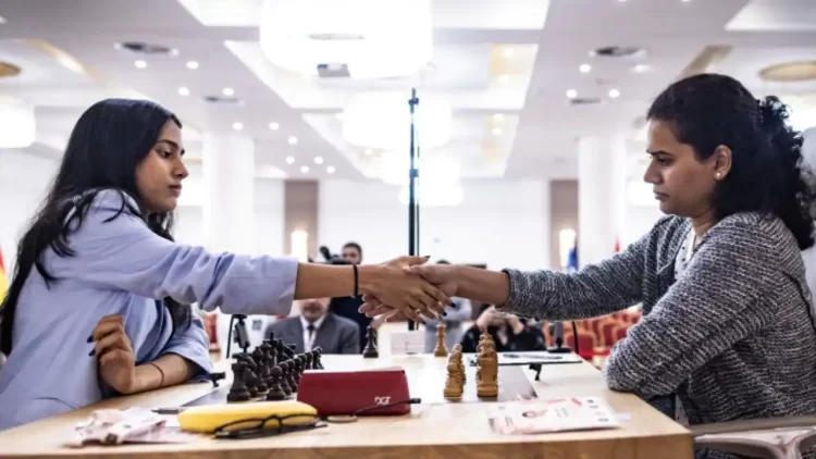വനിതാ ലോകകപ്പ് ചെസ് ചാമ്പ്യനെ ഇന്നറിയാം, കൊനേരു ഹംപി-ദിവ്യ ദേശ്മുഖ് ടൈ ബ്രേക്കർ പോരാട്ടം വൈകിട്ട്