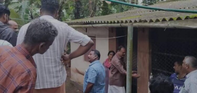 ആലപ്പുഴയില്‍ സിപിഐഎം പ്രവര്‍ത്തകര്‍ വീടുപൂട്ടി കൊടി കുത്തിയ സംഭവം: ലോക്കല്‍ സെക്രട്ടറിയുടെ ഭീഷണി കോള്‍ പുറത്ത്, ഭയപ്പെട്ട് കുടുംബം ബന്ധുവീട്ടിലേക്ക് താമസം മാറി