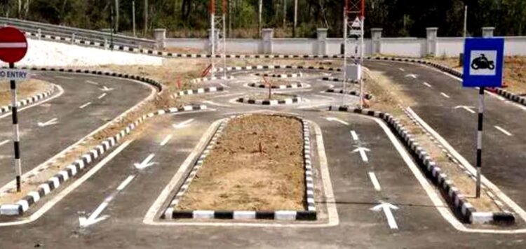 ഗതാഗത വകുപ്പിന് കനത്ത തിരിച്ചടി; ഡ്രൈവിങ് ലൈസന്‍സ് പരീക്ഷാ പരിഷ്‌കരണം ഹൈക്കോടതി റദ്ദാക്കി,സർക്കുലറും ഉത്തരവുകളും സിംഗിൾ ബെഞ്ച് റദ്ദാക്കിയിട്ടുണ്ട്