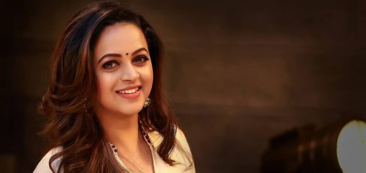 അമ്മയില്‍ താന്‍ അംഗമല്ല, തെരഞ്ഞെടുപ്പുമായി ബന്ധപ്പെട്ട വിഷയങ്ങള്‍ അറിയില്ല: ഭാവന ഇപ്പോള്‍ വിഷയത്തില്‍ പ്രതികരിക്കാനില്ലെന്നും ഭാവന