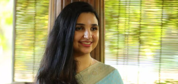 ഏറ്റവും ബഹുമാനത്തോടെ കാണുന്ന നേതാവിനെ ചിലകേന്ദ്രങ്ങൾ വലിച്ചിഴച്ചത് വേദനപ്പിച്ചു; ഗൂഢാലോചനസിദ്ധാന്തം തള്ളി റിനി