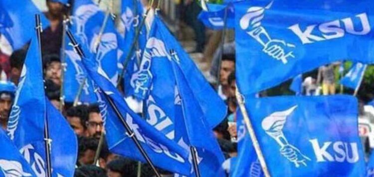സിഎംഎസ് കോളേജില്‍ കെഎസ്‌യുവിന് വിജയം; 15 ല്‍ 14 സീറ്റും നേടി,മൂന്ന് പതിറ്റാണ്ടിന് ശേഷമാണ് കെഎസ്‌യു യൂണിയന്‍ പിടിക്കുന്നത്