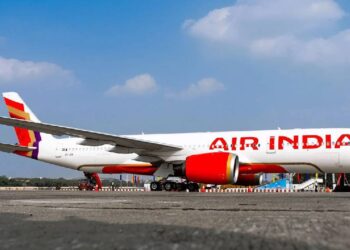 നിശ്ചയിച്ചതിലും നേരത്തെ പറന്ന് എയർ ഇന്ത്യ; ടിക്കറ്റ് ബുക്കിംഗിലും അടിമുടി പ്രതിസന്ധി; വലഞ്ഞ് യാത്രക്കാർ