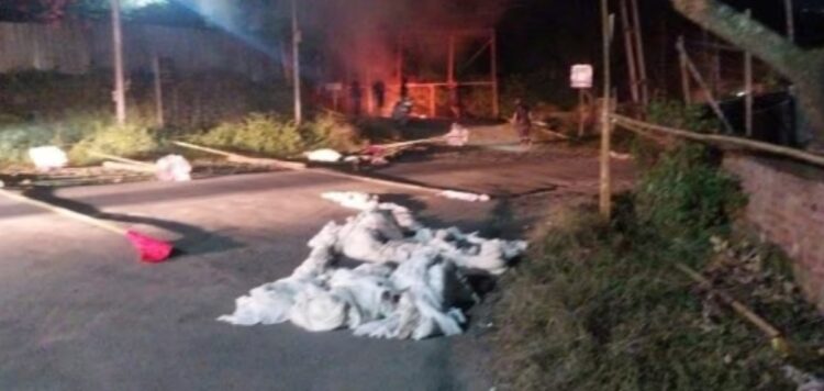 നരേന്ദ്ര മോദിയുടെ സന്ദർശനത്തിന് മണിക്കൂറുകൾ ബാക്കി; മണിപ്പൂരിൽ സംഘർഷം, തോരണങ്ങൾ നശിപ്പിച്ചു