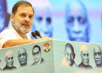 വോട്ട് ചോരി’; കേരളത്തില്‍ രാഹുല്‍ ഗാന്ധിയെ പങ്കെടുപ്പിച്ച് ലക്ഷം പേരുടെ മഹാസമ്മേളനം വരുന്നു