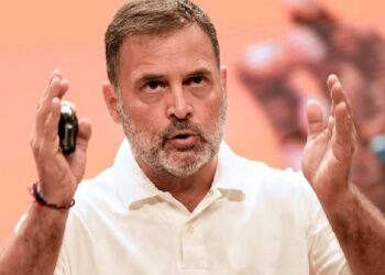 വോട്ട് മോഷണം നിരീക്ഷിച്ച് തെരഞ്ഞെടുപ്പ് കാവൽക്കാരൻ ഉണർന്നിരുന്നു’; വിമർശനവുമായി രാഹുൽ ഗാന്ധി