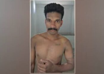 യുവാവിനെ കെട്ടിത്തൂക്കി ക്രൂരമായി മർദിച്ചു, ജനനേന്ദ്രിയത്തിൽ 27 സ്റ്റാപ്ലർ അടിച്ചു; ദമ്പതികൾ പിടിയില്