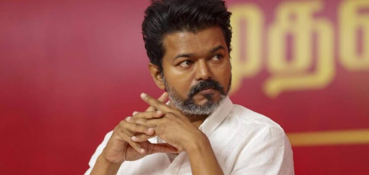 നഷ്ടമായത് എന്റെ കുടുംബാംഗങ്ങളെ, ഈ ഘട്ടത്തില്‍ അവര്‍ക്കൊപ്പം നില്‍ക്കേണ്ടത് എന്റെ കടമ’: വിജയ്