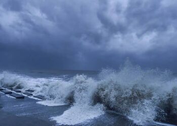 തീരം തൊടാൻ ‘മൊൻത’,തീവ്രചുഴലിക്കാറ്റായി ശക്തിപ്രാപിച്ചേക്കും; കനത്ത മഴയ്ക്ക് സാധ്യത, അവധി ഇങ്ങനെ