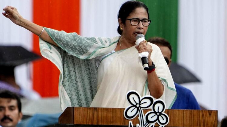 എന്റെ വാക്കുകൾ മാധ്യമങ്ങൾ വളച്ചൊടിച്ചു’; കൂട്ടബലാത്സംഗക്കേസിലെ വിവാദ പരാമർശത്തിൽ വിശദീകരണവുമായി മമത