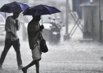 സംസ്ഥാനത്ത് അതിശക്തമായ മഴയ്ക്ക് സാധ്യത; മൂന്ന് ജില്ലകളിൽ ഓറഞ്ച് അലേർട്ട്, ശക്തിപ്രാപിച്ച് ‘മൊൻന്ത’