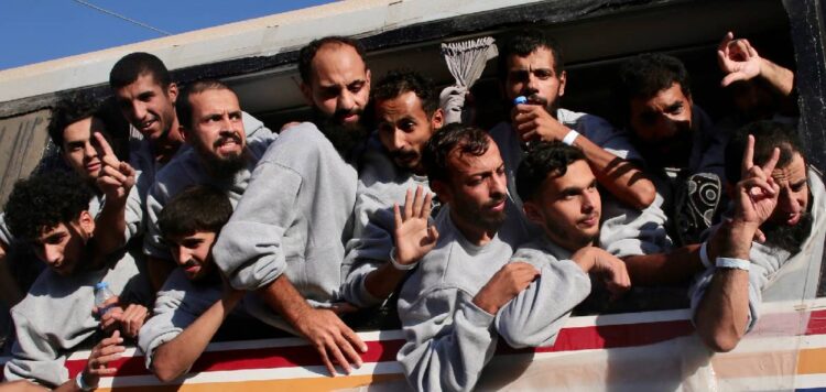 154 പലസ്തീന്‍ തടവുകാരെ മൂന്നാം രാജ്യത്തേക്ക് നാടുകടത്താന്‍ ഇസ്രയേല്‍; നിയമവിരുദ്ധമെന്ന് വിമര്‍ശനം