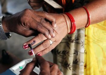 ബിഹാർ പോളിങ് ബൂത്തിൽ; ആദ്യഘട്ട വോട്ടെടുപ്പ് ആരംഭിച്ചു; ജനവിധി തേടുന്നവരിൽ തേജസ്വി യാദവ് അടക്കം പ്രമുഖർ