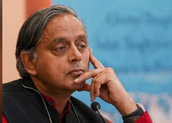 തെരഞ്ഞെടുപ്പ് കാലത്ത് പ്രകോപന പരാമർശങ്ങൾ ഒഴിവാക്കണം’; തരൂരിന്റെ ലേഖനത്തിൽ ഹൈക്കമാൻഡിന് അതൃപ്തി