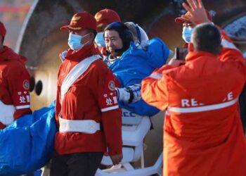 ബഹിരാകാശ നിലയത്തിൽ കുടുങ്ങിയ മൂന്ന് ചൈനീസ് യാത്രികർ മടങ്ങിയെത്തി;ലാൻഡിങ് പുതിയ പേടകത്തിൽ