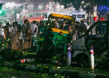 ചെങ്കോട്ട സ്ഫോടനത്തിന്റെ നടുക്കത്തിൽ രാജ്യം; ഭീകരാക്രമണമെന്നുറപ്പിച്ച് അന്വേഷണ സംഘം