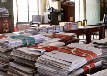 ശൂന്യവേതന അവധി കഴിഞ്ഞിട്ടും സർവീസിൽ കയറാത്തവരെ പുറത്തുചാടിക്കാൻ ധന വകുപ്പ്; പിരിച്ചുവിടാൻ വരെ നിർദേശം
