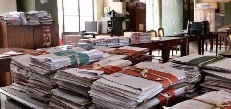 ശൂന്യവേതന അവധി കഴിഞ്ഞിട്ടും സർവീസിൽ കയറാത്തവരെ പുറത്തുചാടിക്കാൻ ധന വകുപ്പ്; പിരിച്ചുവിടാൻ വരെ നിർദേശം