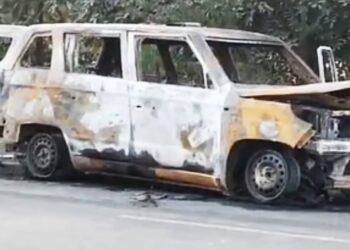 മാസംതികയാതെ പ്രസവിച്ച കുഞ്ഞുമായി പോയ ആംബുലൻസിന് തീപിടിച്ചു:കുഞ്ഞും പിതാവും ഡോക്ടറുമടക്കം നാലുപേർ വെന്തുമരിച്ചു