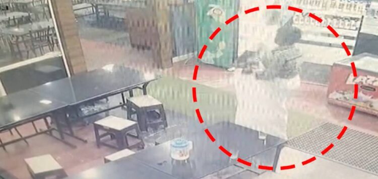 കൈവിലങ്ങില്ലാതെ ‘കൂളായി’ ബാലമുരുകൻ; രക്ഷപ്പെടുമ്പോൾ ധരിച്ചിരുന്നത് ചെക്ക് ഷര്ട്ട്; CCTV ദൃശ്യങ്ങൾ പുറത്ത്