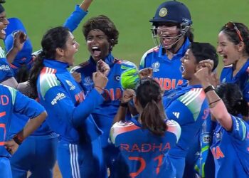 വനിതാ ഏകദിന ലോകകപ്പ് കിരീടം ഇന്ത്യക്ക് ഫൈനലില് ദക്ഷിണാഫ്രിക്കയെ 52 റൺസിനാണ് ഇന്ത്യ കീഴടക്കിയത്