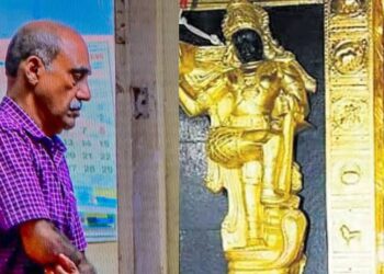 ദ്വാരപാലക പാളികൾ കൈമാറുമ്പോൾ കെ എസ് ബൈജു മാറി നിന്നതോ മാറ്റിയതോ’; സ്വർണ്ണക്കൊള്ളയിലെ 2 കേസിലും പങ്കെന്ന് SIT