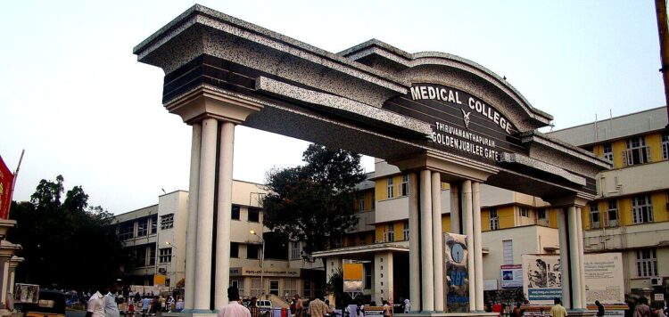 ട്രെയിനിൽ നിന്നും തള്ളിയിട്ട പെൺകുട്ടി അപകടനില തരണം ചെയ്തിട്ടില്ല; ചികിത്സിക്കുന്നത് പ്രഗത്ഭരായ ഡോക്ടർമാർ’