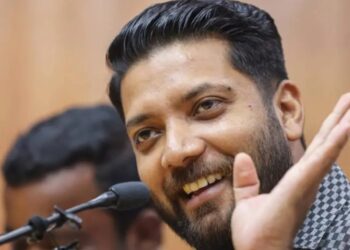 പുറത്താക്കിയ തീരുമാനം നിലവിലുണ്ട്; രാഹുലിനെ തിരിച്ചെടുക്കുമോയെന്ന് അധ്യക്ഷനാണ് തീരുമാനിക്കേണ്ടത്’: ഷാഫി