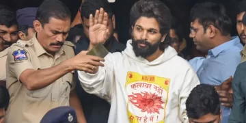 പുഷ്‌പ 2 പ്രദർശനത്തിനിടെ യുവതി മരിച്ച സംഭവം; അല്ലു അർജുൻ അടക്കം 23 പേർക്കെതിരെ കുറ്റപത്രം സമർപ്പിച്ച് പൊലീസ്