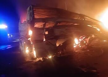 കർണാടകയിലെ ചിത്രദുർഗയിൽ ലോറിയുമായി കൂട്ടിയിടിച്ച് സ്വകാര്യ ബസിന് തീപിടിച്ചു; പത്ത് പേർ പൊള്ളലേറ്റ് മരിച്ചു