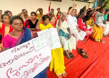 ഇനി നിയമ പോരാട്ടം, നിലമ്പൂരിലെ ഭൂസമരം അവസാനിപ്പിച്ച് ആദിവാസികള്‍, 221 ദിവസമായി നടത്തി വന്ന സമരമാണ് അവസാനിപ്പിച്ചത്