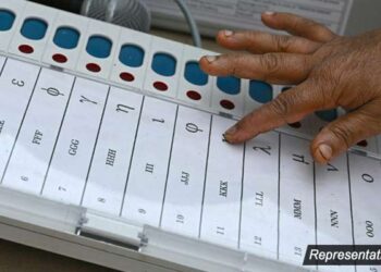 നാളെ നടക്കുന്ന തദ്ദേശ തിരഞ്ഞെടുപ്പിൽ വോട്ട് ചെയ്യേണ്ടത് ഇങ്ങനെ..  വോട്ട് ചെയ്യാന്‍ തിരിച്ചറിയല്‍ രേഖ കരുതണം; രാവിലെ 7 മുതല്‍ വൈകിട്ട് 6 വരെ വോട്ടെടുപ്പ്; വൈകുന്നേരം 6 വരെ പോളിംഗ് സ്റ്റേഷനില്‍ വോട്ട് ചെയ്യാനെത്തിയ മുഴുവന്‍ പേര്‍ക്കും വോട്ട് ചെയ്യാന്‍ അവസരം