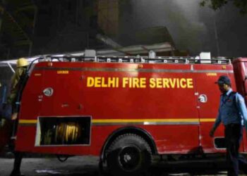 ഡൽഹിയിൽ ആനന്ദ് നഗർ മെട്രോ സ്റ്റാഫ് ക്വാട്ടേഴ്‌സിൽ തീപിടിത്തം; ഒരു കുടുംബത്തിലെ മൂന്നുപേർ പൊളളലേറ്റ് മരിച്ചു