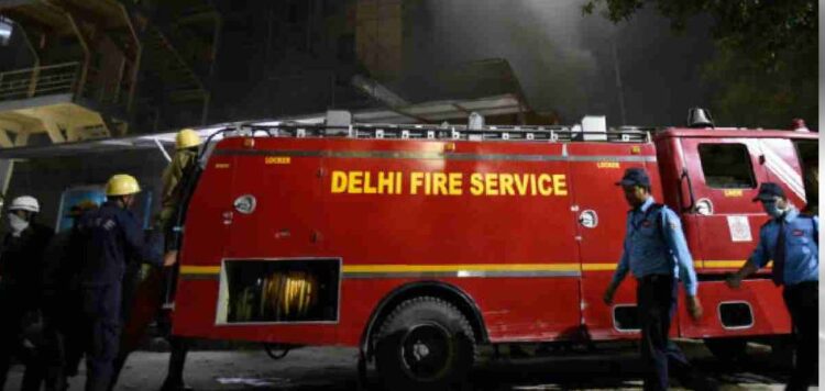 ഡൽഹിയിൽ ആനന്ദ് നഗർ മെട്രോ സ്റ്റാഫ് ക്വാട്ടേഴ്സിൽ തീപിടിത്തം; ഒരു കുടുംബത്തിലെ മൂന്നുപേർ പൊളളലേറ്റ് മരിച്ചു