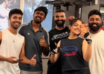 ഫാമിലി മുഴുവൻ ഇവിടെയുണ്ട്; നിമിഷിനും അര്‍ജുനും അശ്വിനുമൊപ്പം ജിം സെൽഫിയുമായി  അഹാന