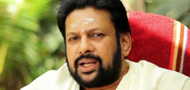 ശബരിമല സ്വര്ണ്ണക്കൊള്ള കേസില് തന്ത്രി കണ്ഠര് രാജീവര് കസ്റ്റഡിയില്, എസ്ഐടി ചോദ്യം ചെയ്യുന്നു